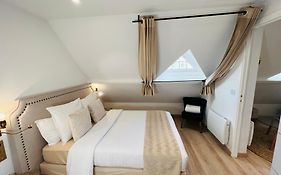 Superbe Appartement Avec Jardin Et Parking Prive